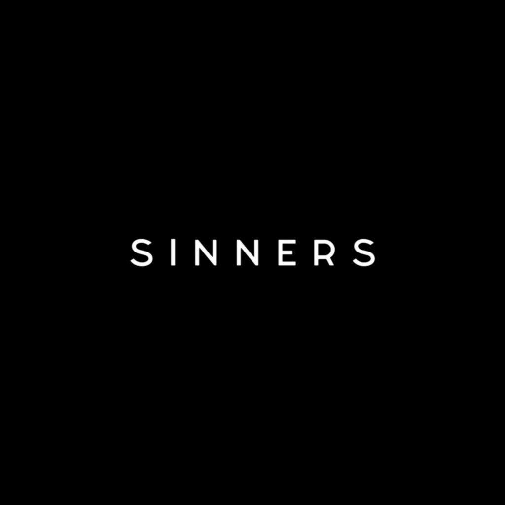logo sinners en blanco y negro