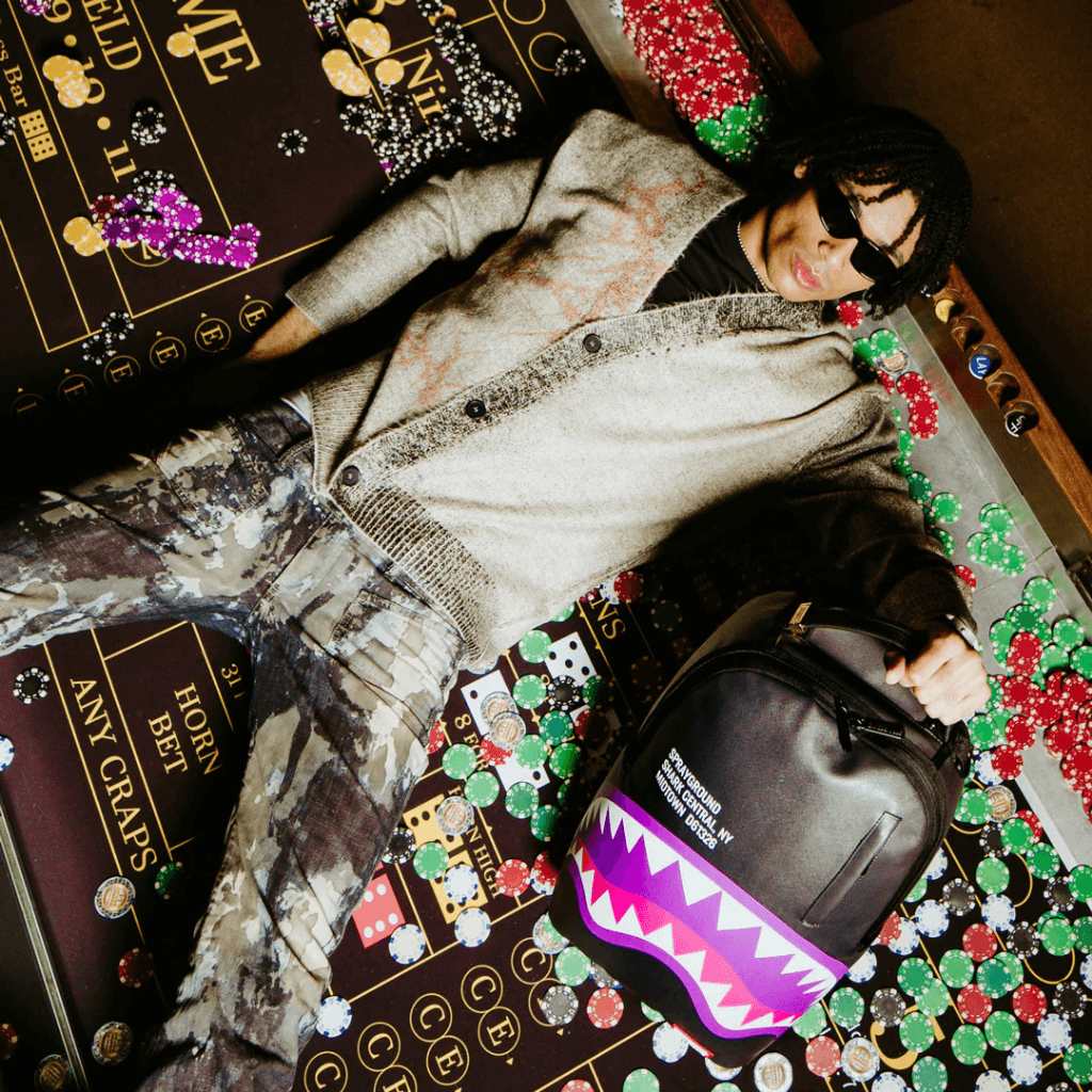 MORRAL SPRAYGROUND SHARK CENTRAL PURPLE DLXSV NEGRO