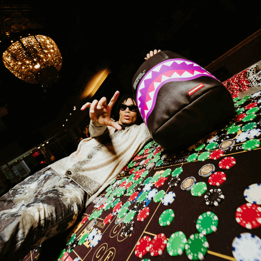 MORRAL SPRAYGROUND SHARK CENTRAL PURPLE DLXSV NEGRO