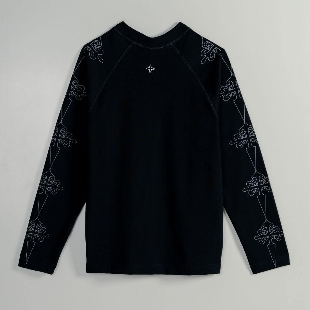 AP CROWN FIAT LUX SANCTUS BLACK PULLOVER MANGA LARGA OVERSIZE NEGRO