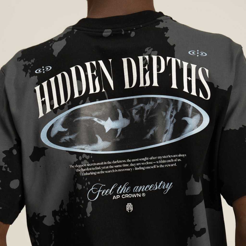 AP CROWN HIDDEN DEPTHS DEPTH CAMISETA REGULAR FIT NEGRA