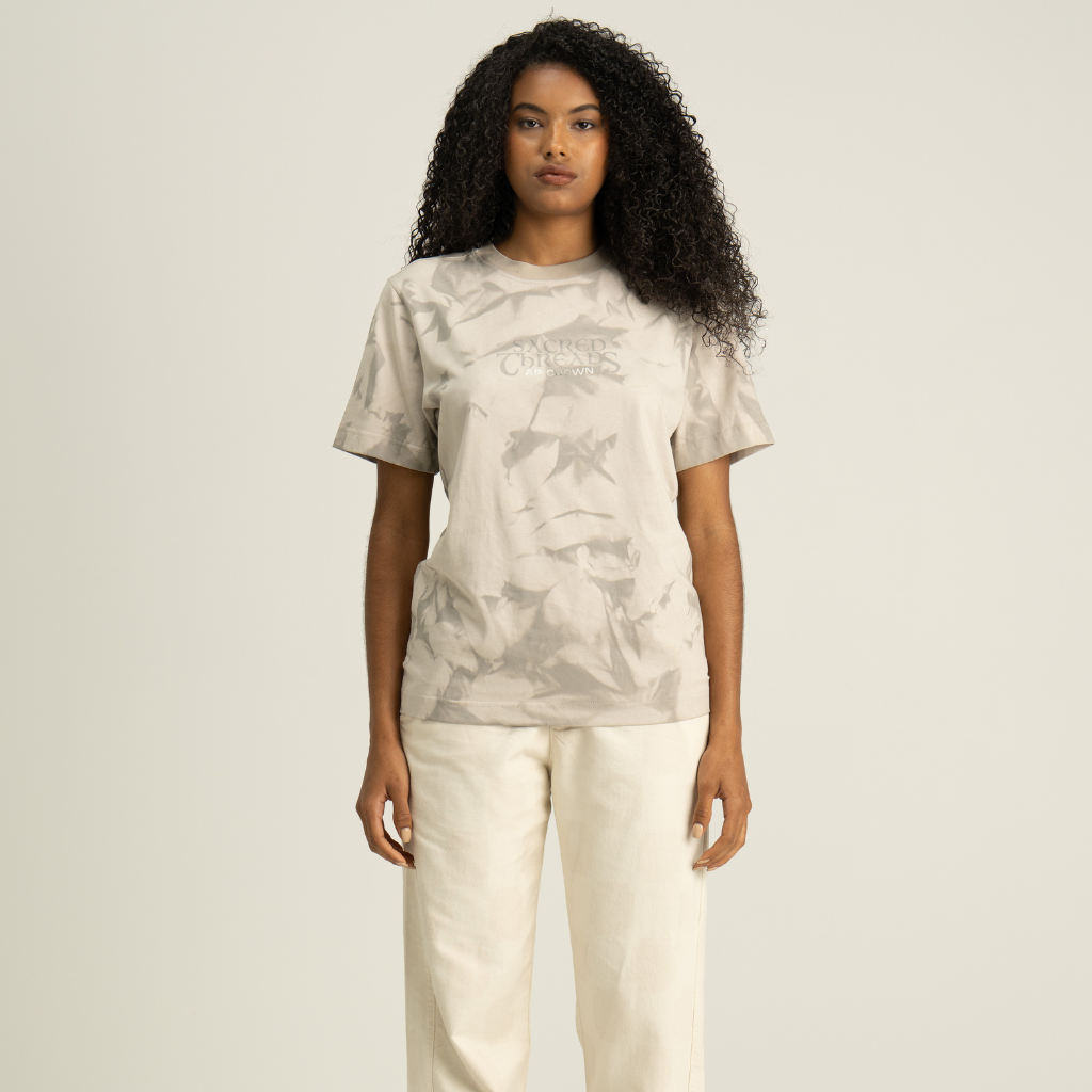 AP CROWN HILOS SAGRADOS ZORA CAMISETA REGULAR GRIS