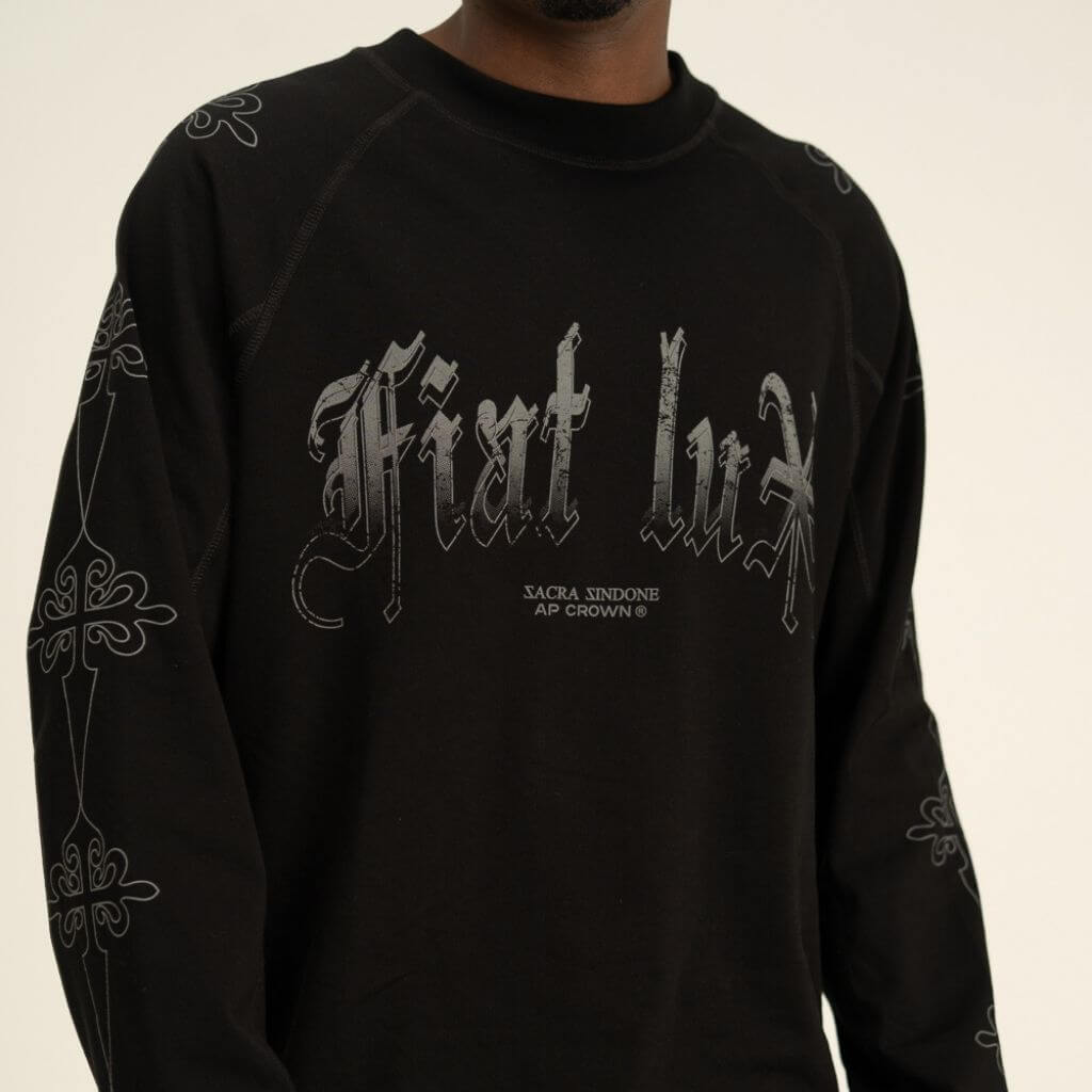 AP CROWN FIAT LUX SANCTUS BLACK PULLOVER MANGA LARGA OVERSIZE NEGRO
