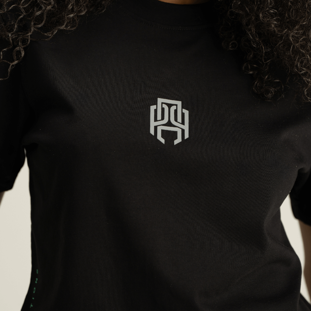 AP CROWN HILOS SAGRADOS RAYNE CAMISETA REGULAR NEGRA