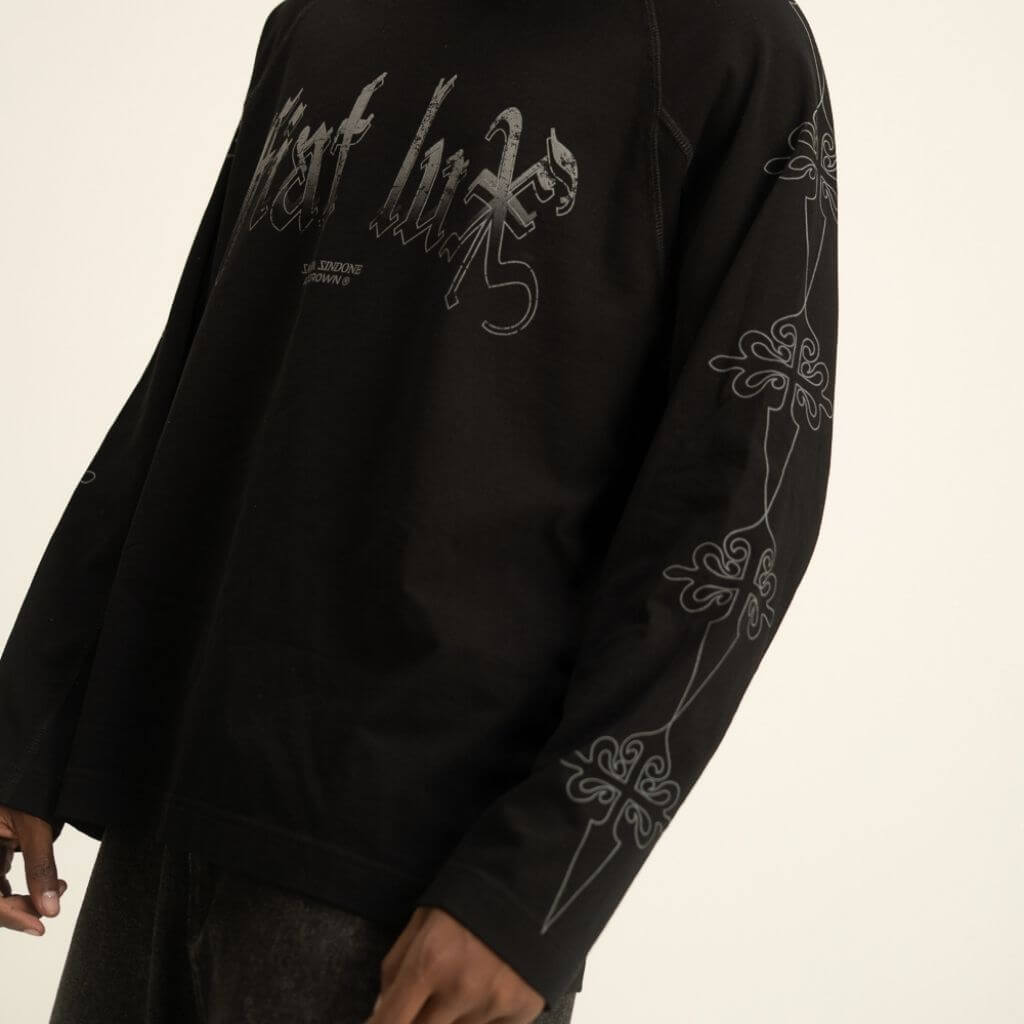 AP CROWN FIAT LUX SANCTUS BLACK PULLOVER MANGA LARGA OVERSIZE NEGRO
