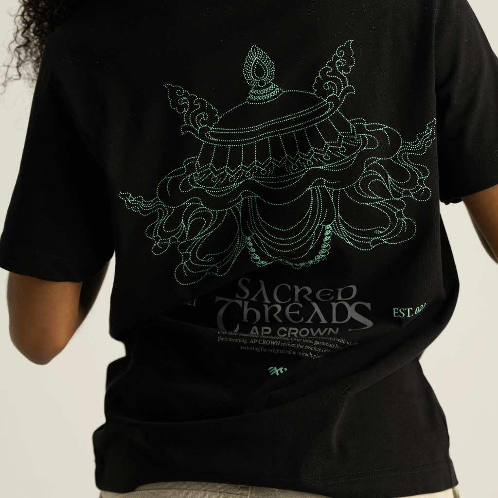 AP CROWN HILOS SAGRADOS RAYNE CAMISETA REGULAR NEGRA