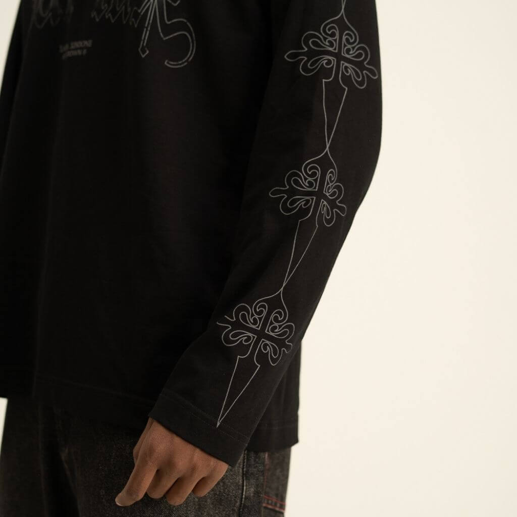 AP CROWN FIAT LUX SANCTUS BLACK PULLOVER MANGA LARGA OVERSIZE NEGRO