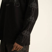 AP CROWN FIAT LUX SANCTUS BLACK PULLOVER MANGA LARGA OVERSIZE NEGRO