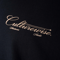 CULTURE WISE KONBINI CAMISETA NEGRA CRURSIVE LOGO CLASSIC BEIGE