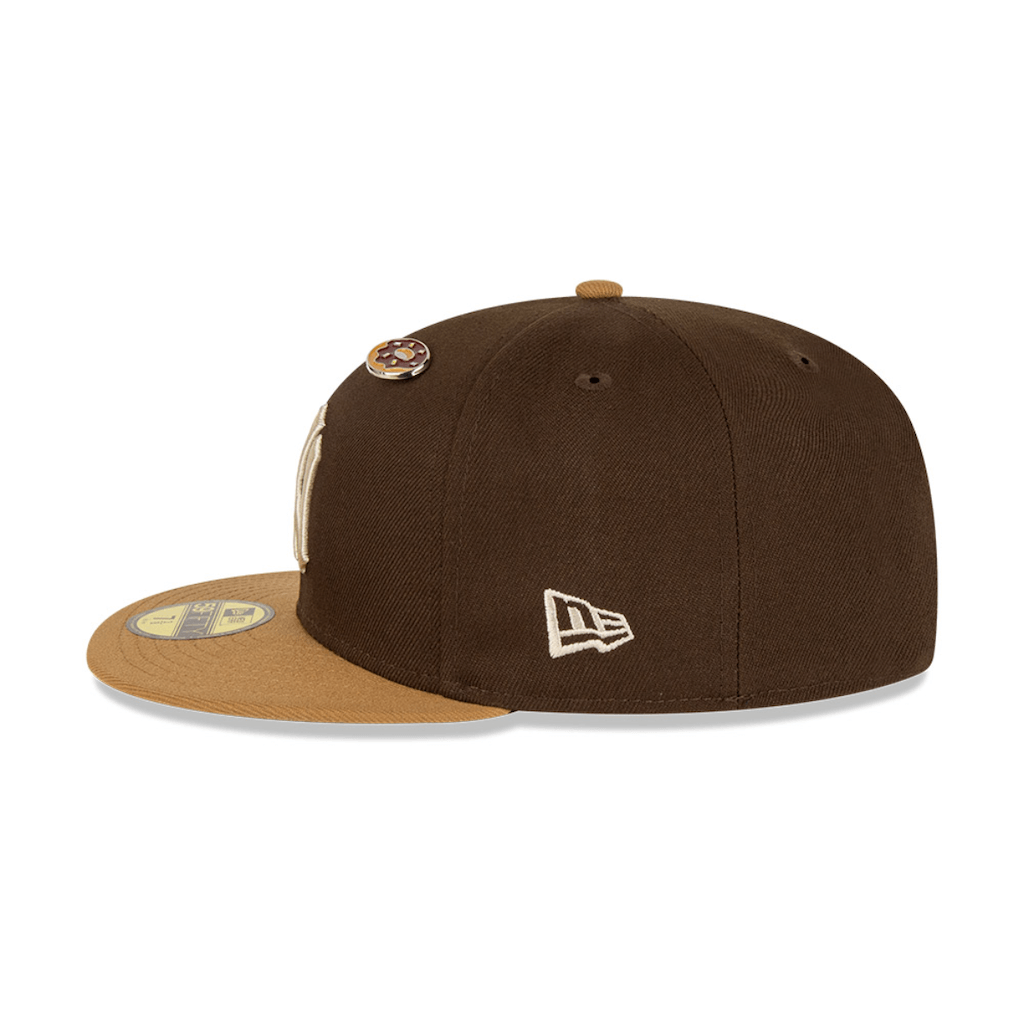 NEW ERA 59FIFTY MLB NEW YORK YANKEES DOUGHNUT PIN GORRA CERRADA CAFE