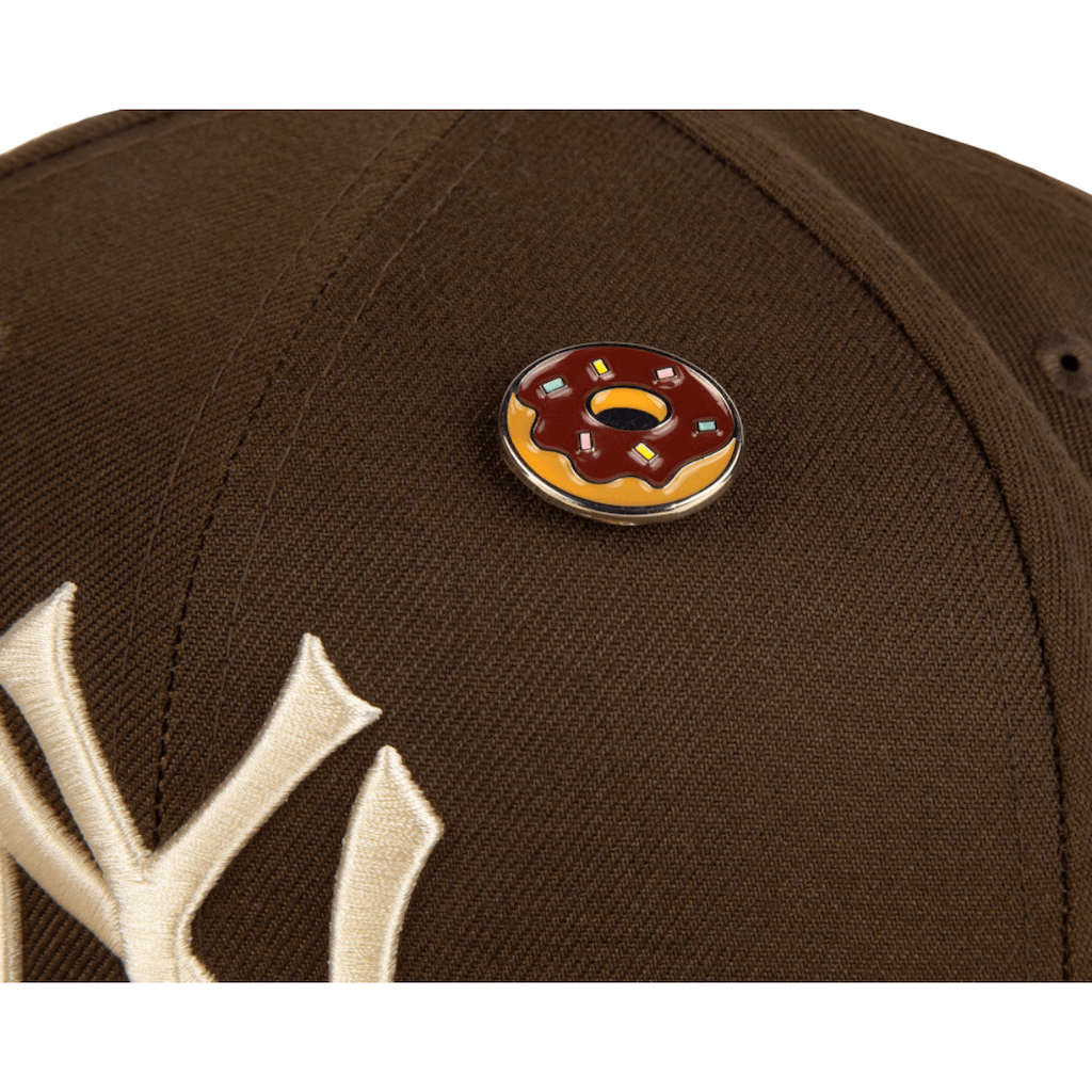 NEW ERA 59FIFTY MLB NEW YORK YANKEES DOUGHNUT PIN GORRA CERRADA CAFE