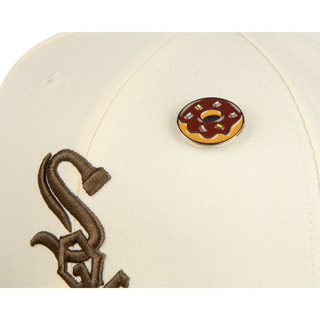 NEW ERA 59FIFTY MLB CHICAGO WHITE SOX DOUGHNUT PIN GORRA CERRADA BEIGE / CAFE