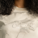 AP CROWN HILOS SAGRADOS ZORA CAMISETA REGULAR GRIS