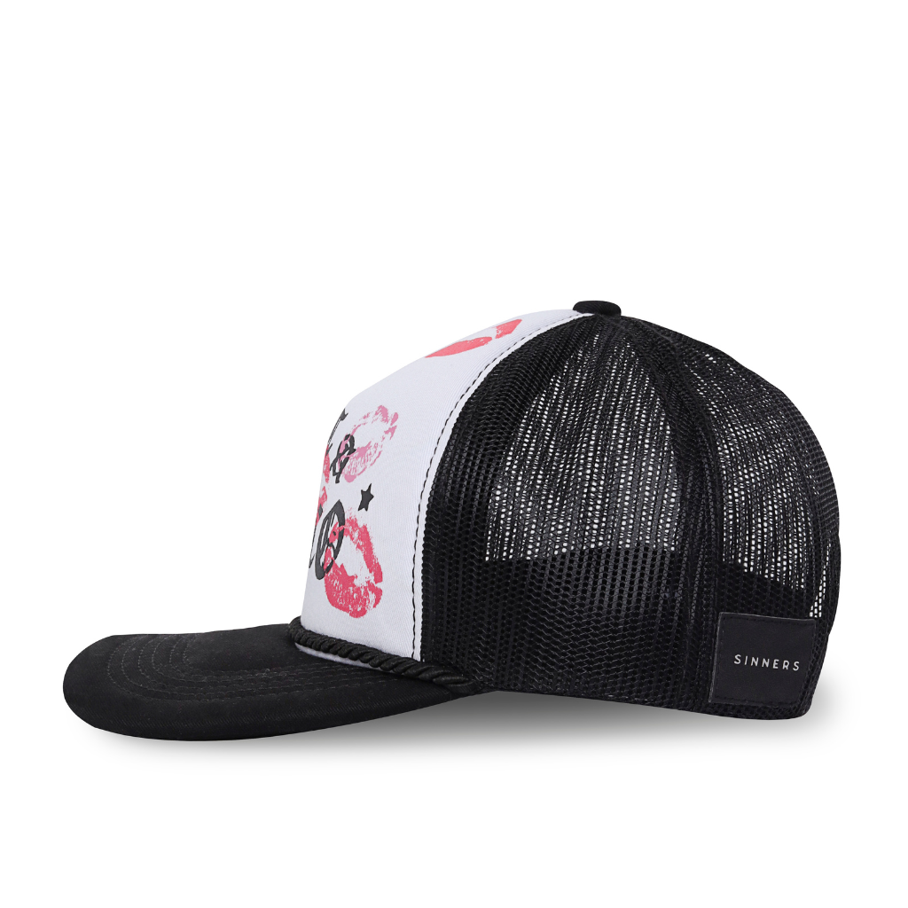 SINNERS SEXUAL FANTASIES NOT A NARCO GORRA CAMIONERA AJUSTABLE NEGRA / BLANCA