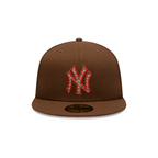 NEW ERA 59FIFTY MLB NEW YORK YANKEES SMOKY SIZZLE GORRA CERRADA CAFE