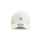 NEW ERA 9FORTY A FRAME MLB NEW YORK YANKEES METAL BADGE GORRA CAMIONERA AJUSTABLE BLANCA