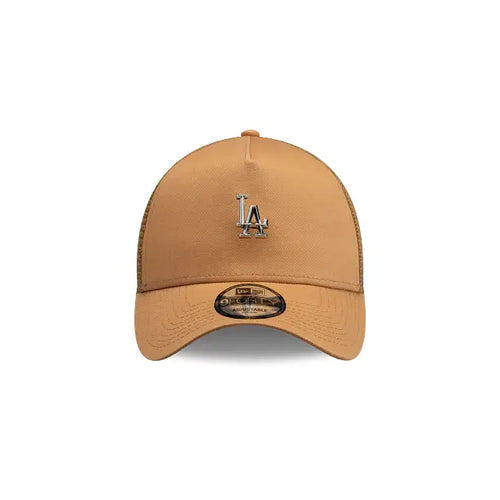 NEW ERA 9FORTY A FRAME MLB LOS ANGELES DODGERS METAL BADGE GORRA CAMIONERA AJUSTABLE BEIGE
