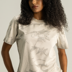AP CROWN HILOS SAGRADOS ZORA CAMISETA REGULAR GRIS