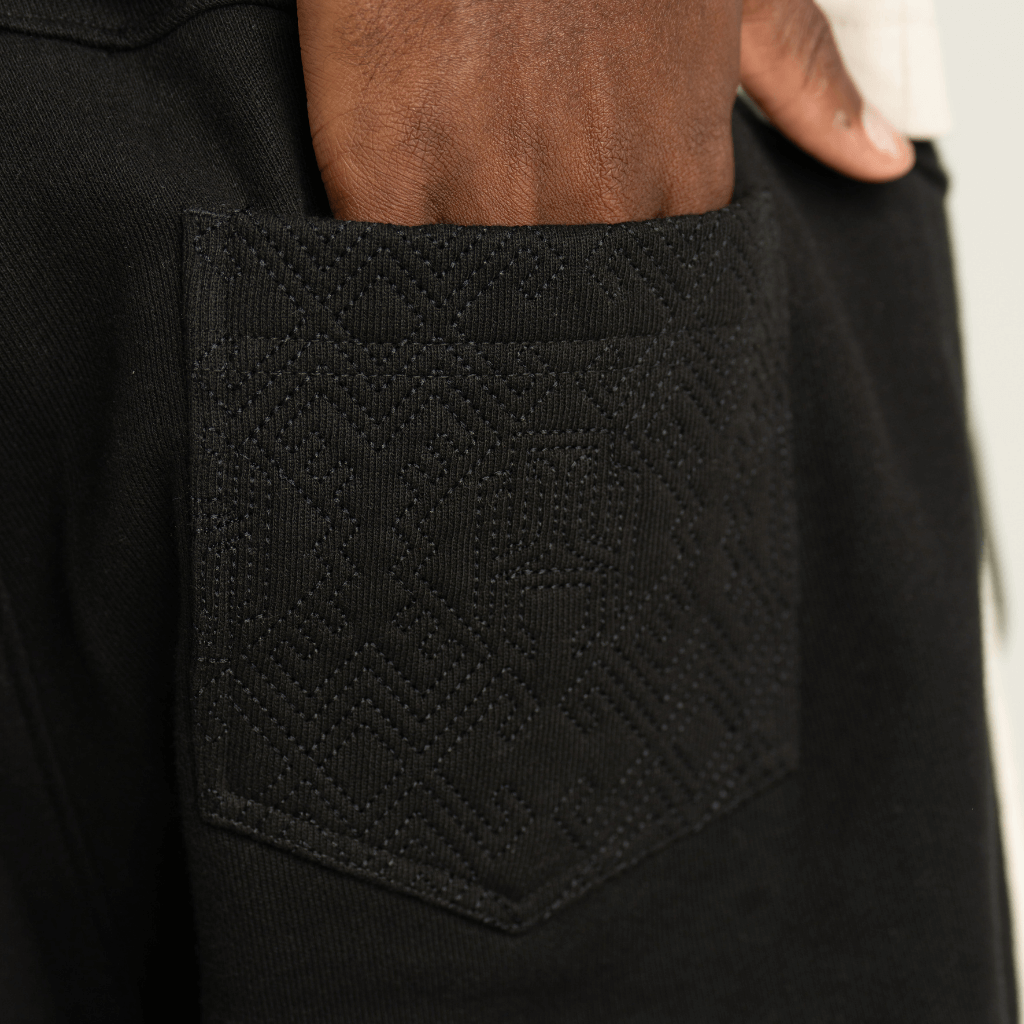 AP CROWN HILOS SAGRADOS APY PANTALON NEGRO