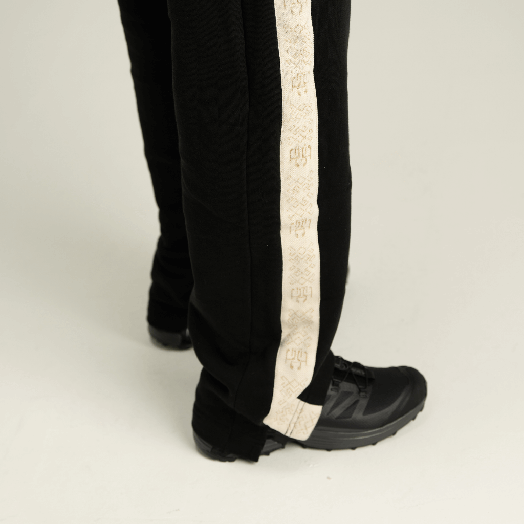AP CROWN HILOS SAGRADOS APY PANTALON NEGRO
