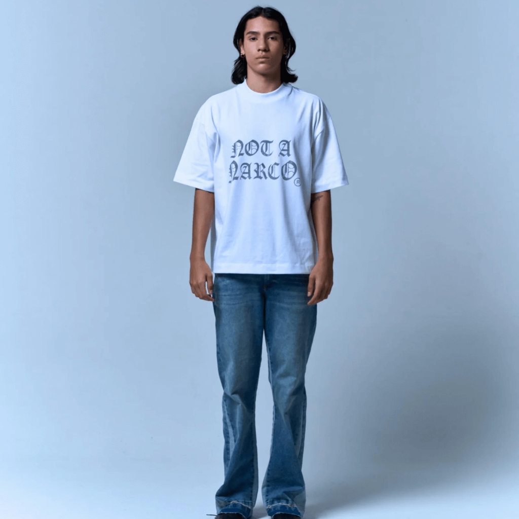 SINNERS NOT A NARCO CAMISETA BOXY BLANCA