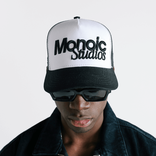 MONOIC SUNSET DREAMS STUDIOS GORRA BLANCO Y NEGRO