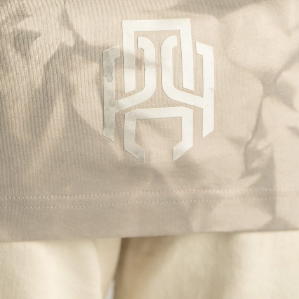 AP CROWN HILOS SAGRADOS ZORA CAMISETA REGULAR GRIS