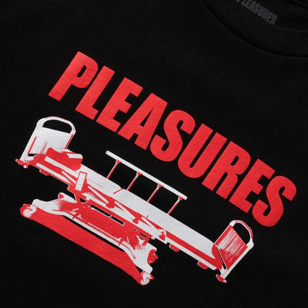 PLEASURES BED CAMISETA NEGRA