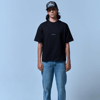 SINNERS CENTER LOGO CAMISETA BOXY NEGRA