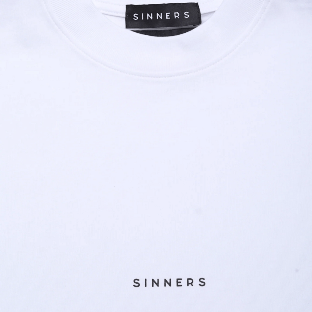 SINNERS CENTER LOGO CAMISETA BOXY BLANCA