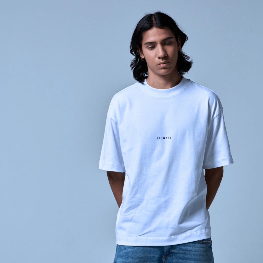 SINNERS CENTER LOGO CAMISETA BOXY BLANCA