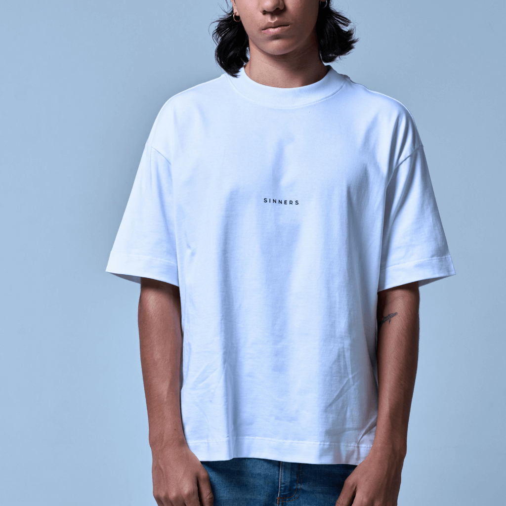 SINNERS CENTER LOGO CAMISETA BOXY BLANCA