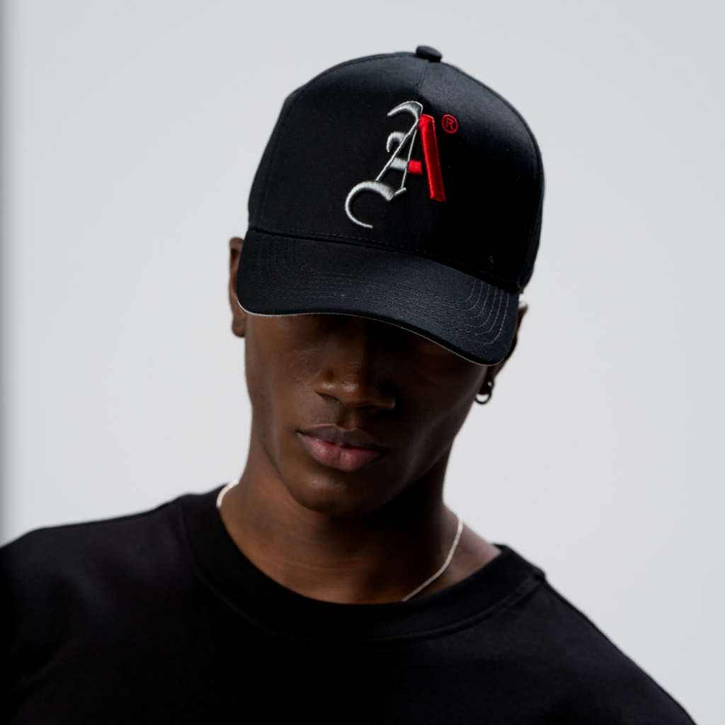 AP CROWN GODS LANGUAGE VENE GORRA AJUSTABLE NEGRA