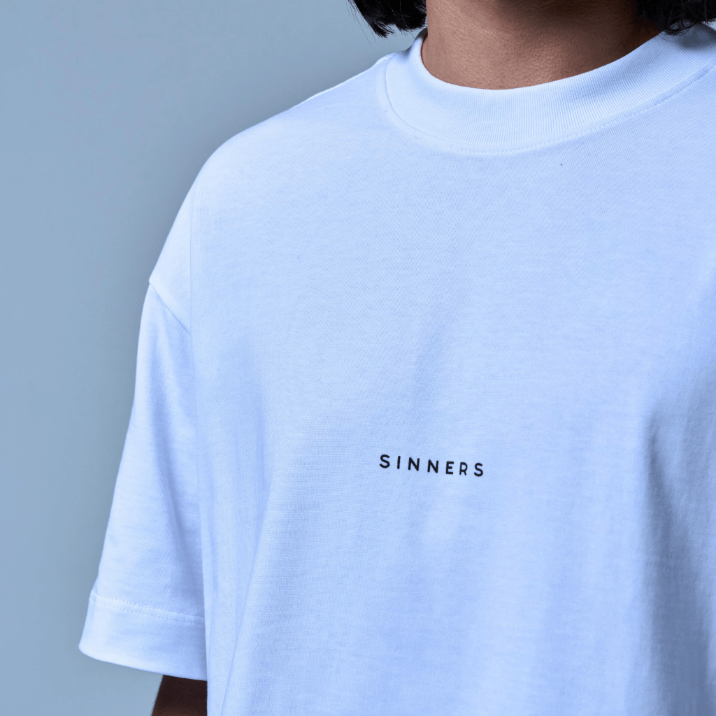 SINNERS CENTER LOGO CAMISETA BOXY BLANCA