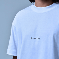 SINNERS CENTER LOGO CAMISETA BOXY BLANCA