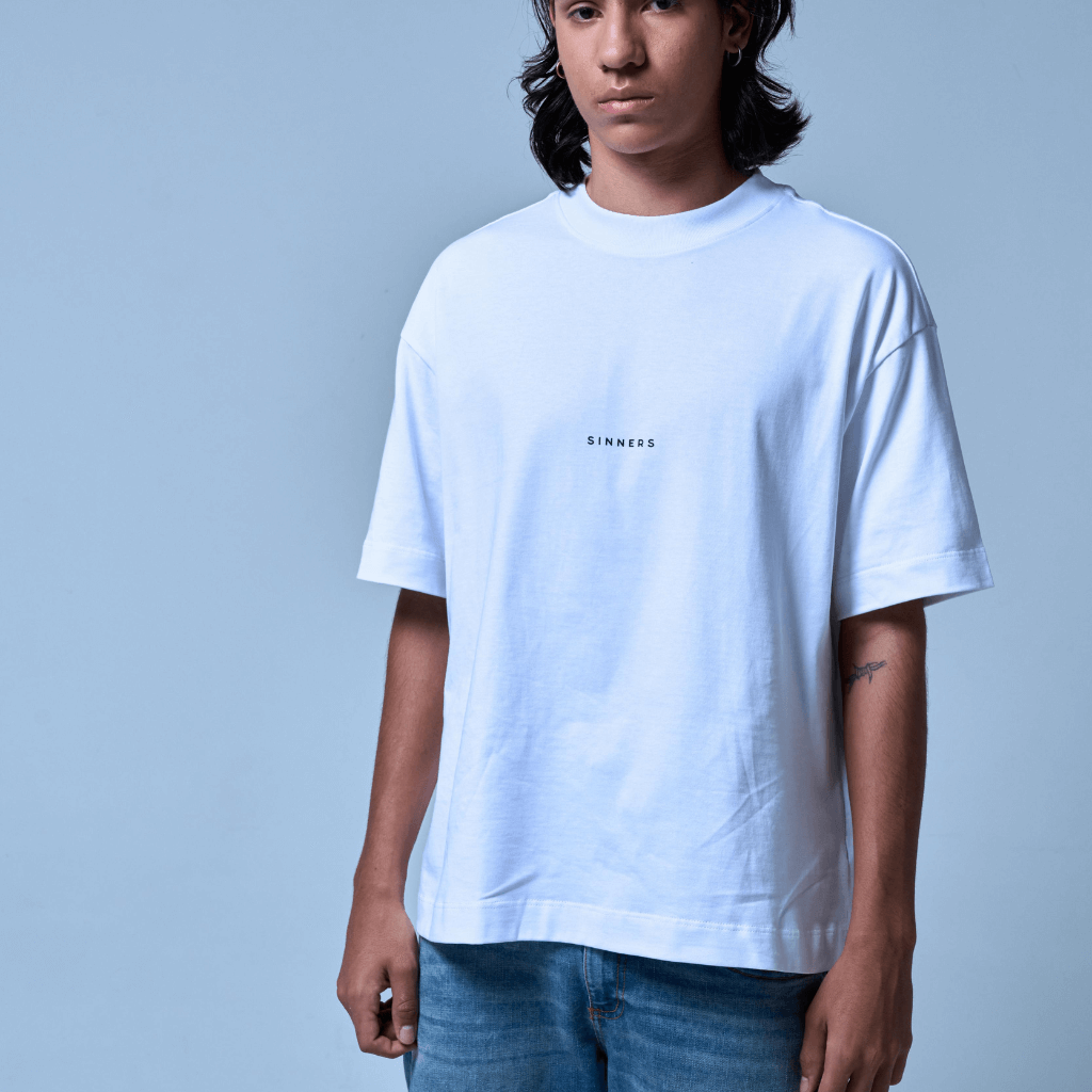 SINNERS CENTER LOGO CAMISETA BOXY BLANCA