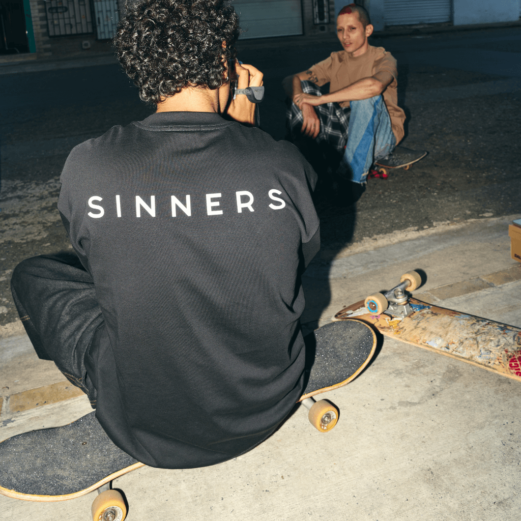 SINNERS GARMENTS LOGO CAMISETA OVERSIZE NEGRA