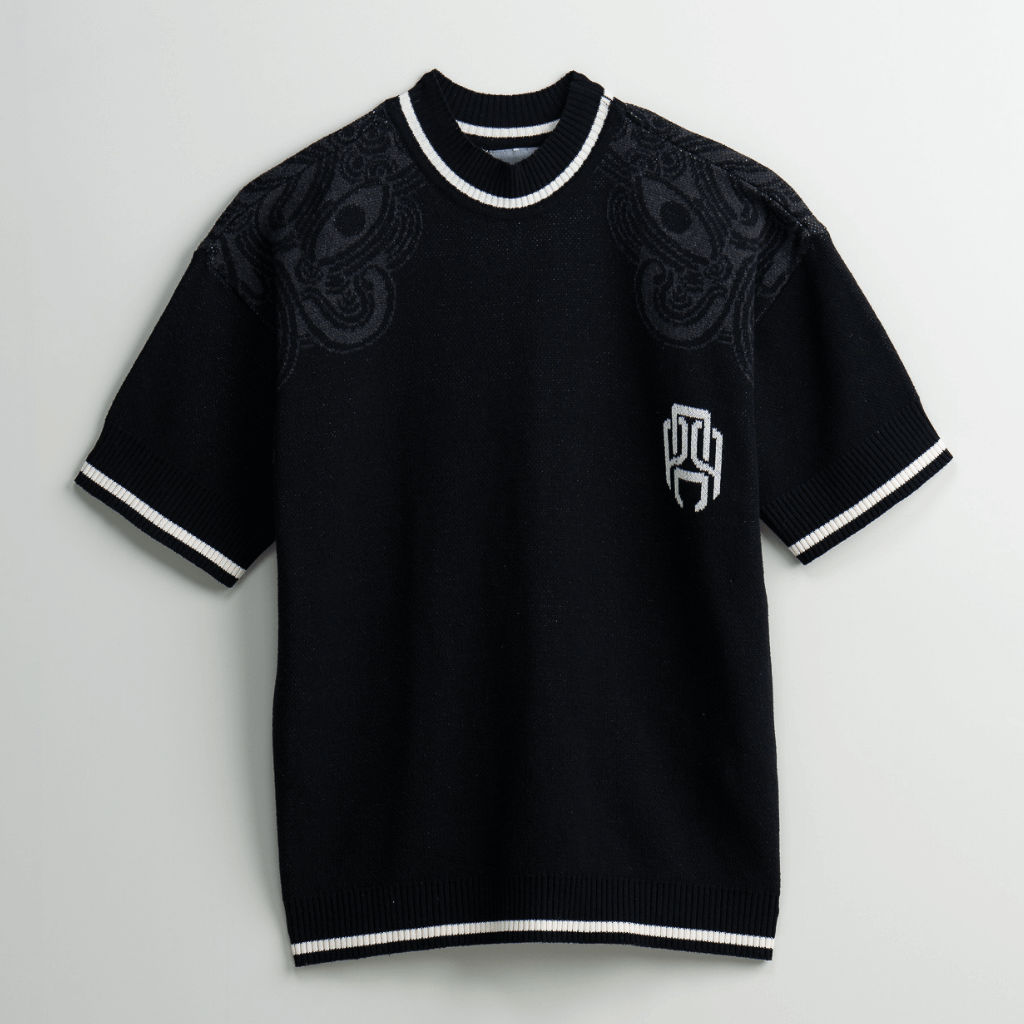 AP CROWN HILOS SAGRADOS ZOHA CAMISETA REGULAR NEGRA