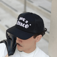 SINNERS NOT A NARCO GORRA AJUSTABLE NEGRO Y BLANCO