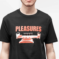 PLEASURES BED CAMISETA NEGRA