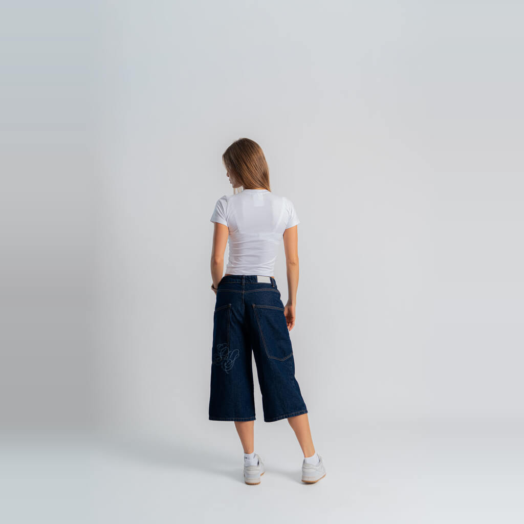AURUM GEMS WORLDWIDE VAULT SLIM BABY TEE BLANCO