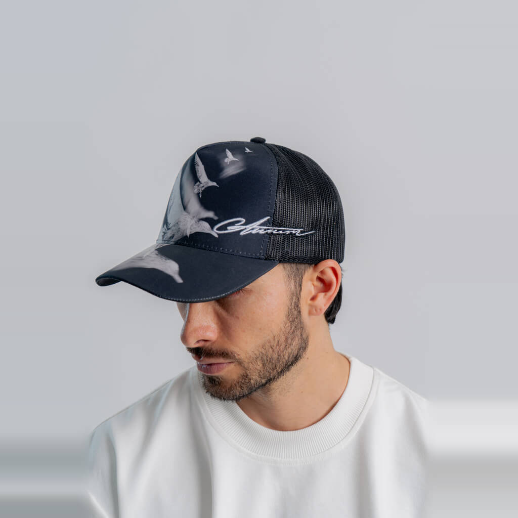 AURUM GEMS & STONES FLYING PIGEONS TRUCKER GORRA AJUSTABLE NEGRA
