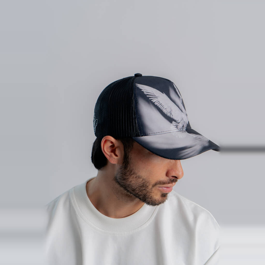 AURUM GEMS & STONES FLYING PIGEONS TRUCKER GORRA AJUSTABLE NEGRA