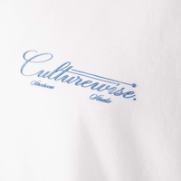 CULTURE WISE KONBINI CAMISETA BLANCA CRURSIVE LOGO CLASSIC AZUL