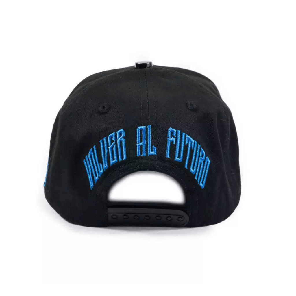 BAEZ x OSCAR MAYDON "VOLVER AL FUTURO" GORRA AJUSTABLE NEGRA