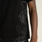 AP CROWN HILOS SAGRADOS AKIR CAMISETA REGULAR NEGRA/ARENA