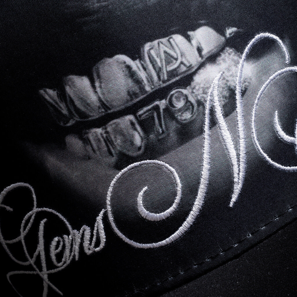 AURUM GEMS & STONES GRILLZ TRUCKER GORRA AJUSTABLE NEGRA