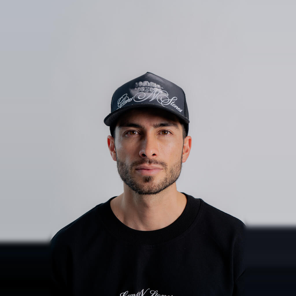 AURUM GEMS & STONES GRILLZ TRUCKER GORRA AJUSTABLE NEGRA
