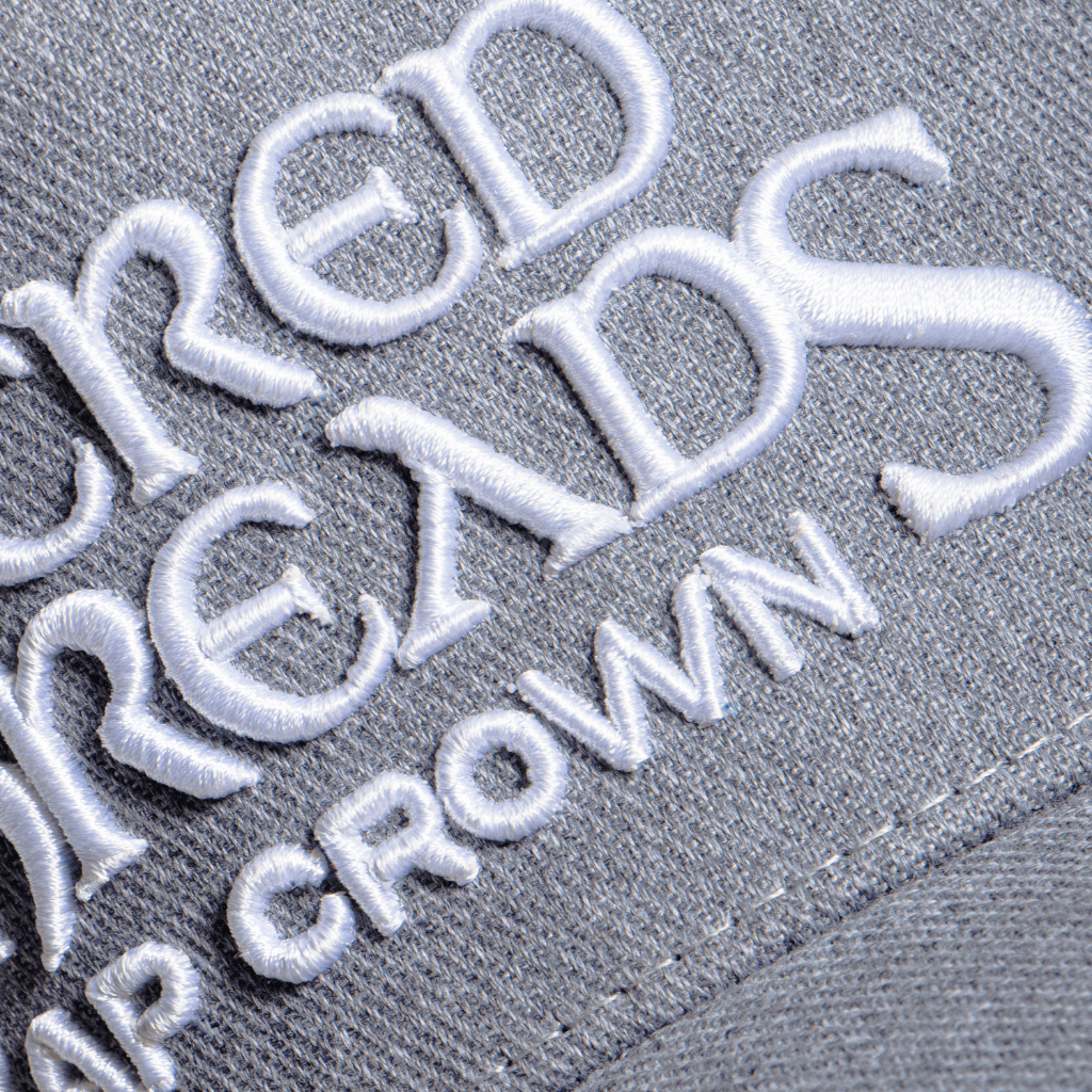 AP CROWN HILOS SAGRADOS LUMA GORRA AJUSTABLE ALL OVER GRIS