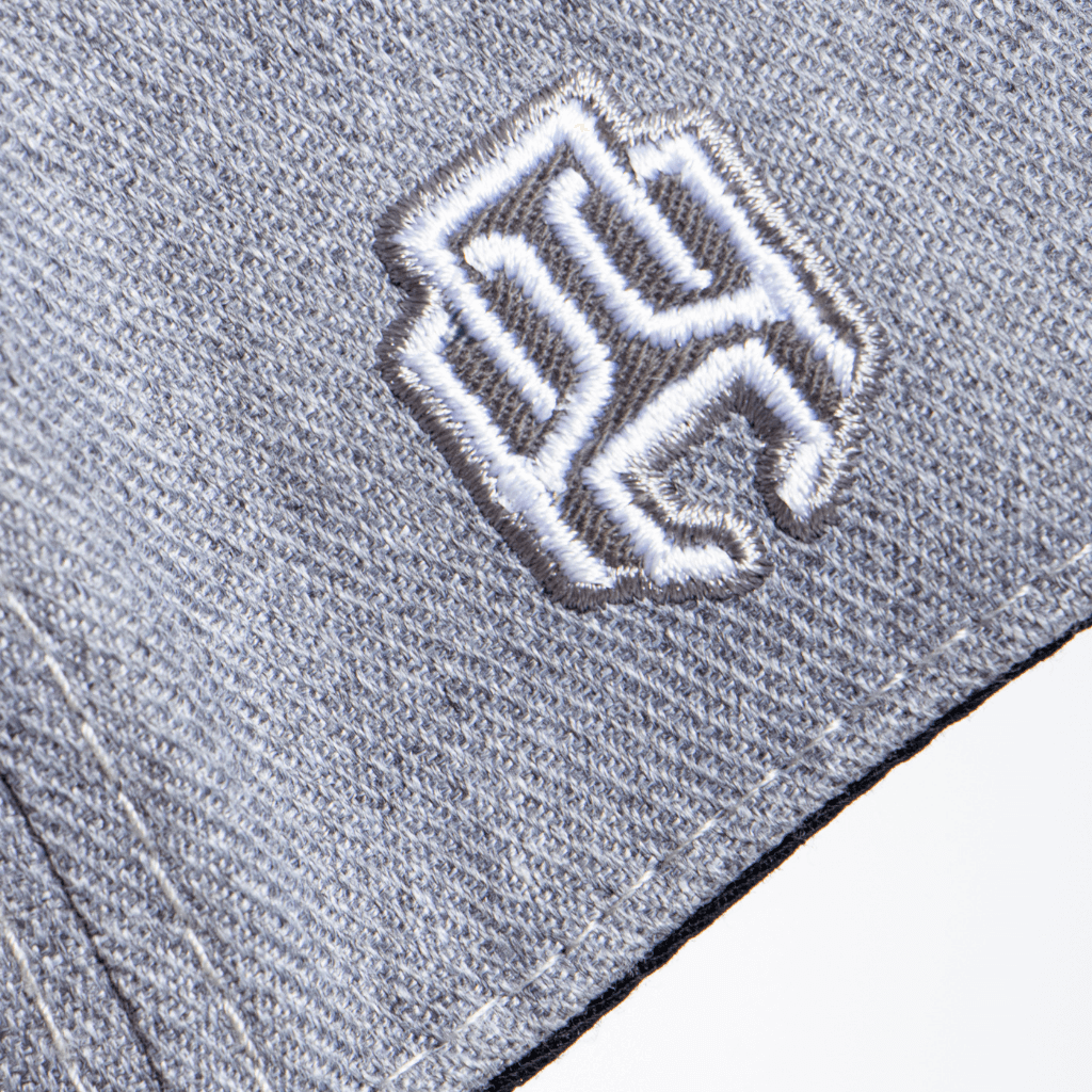 AP CROWN HILOS SAGRADOS LUMA GORRA AJUSTABLE ALL OVER GRIS